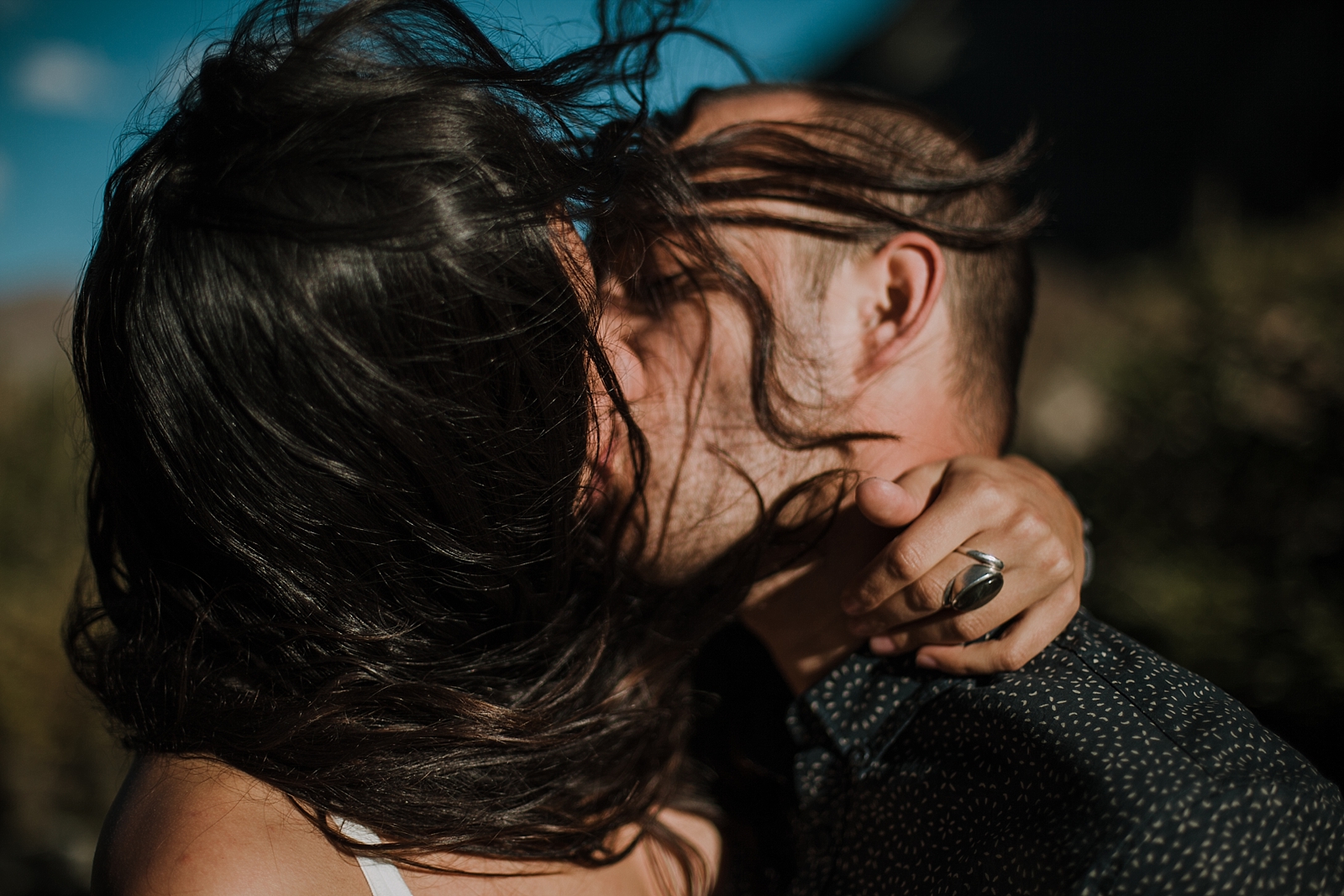 couple kissing at sunset, breckenridge colorado wedding photographer, breckenridge colorado elopement photographer, hiking photographer, maui wedding photographer, maui elopement photographer