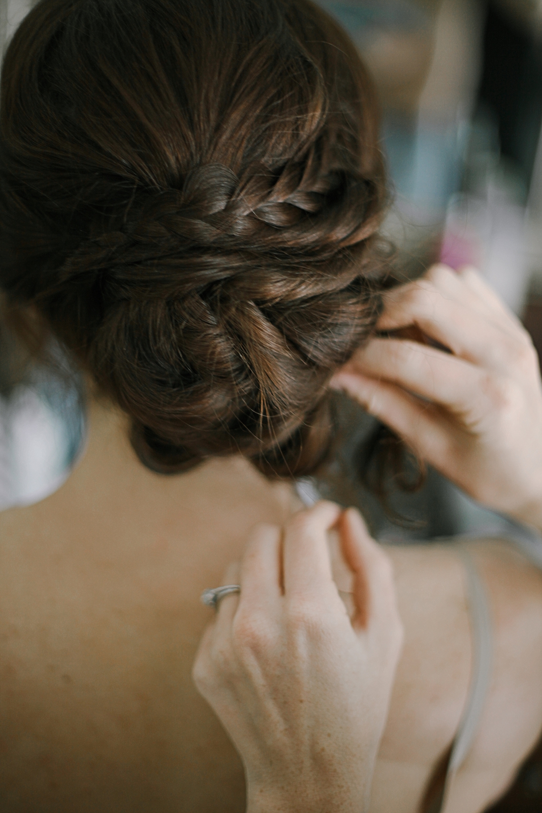 bride getting ready, breckenridge colorado wedding, breckenridge colorado wedding photographer, the church at agape outpost wedding