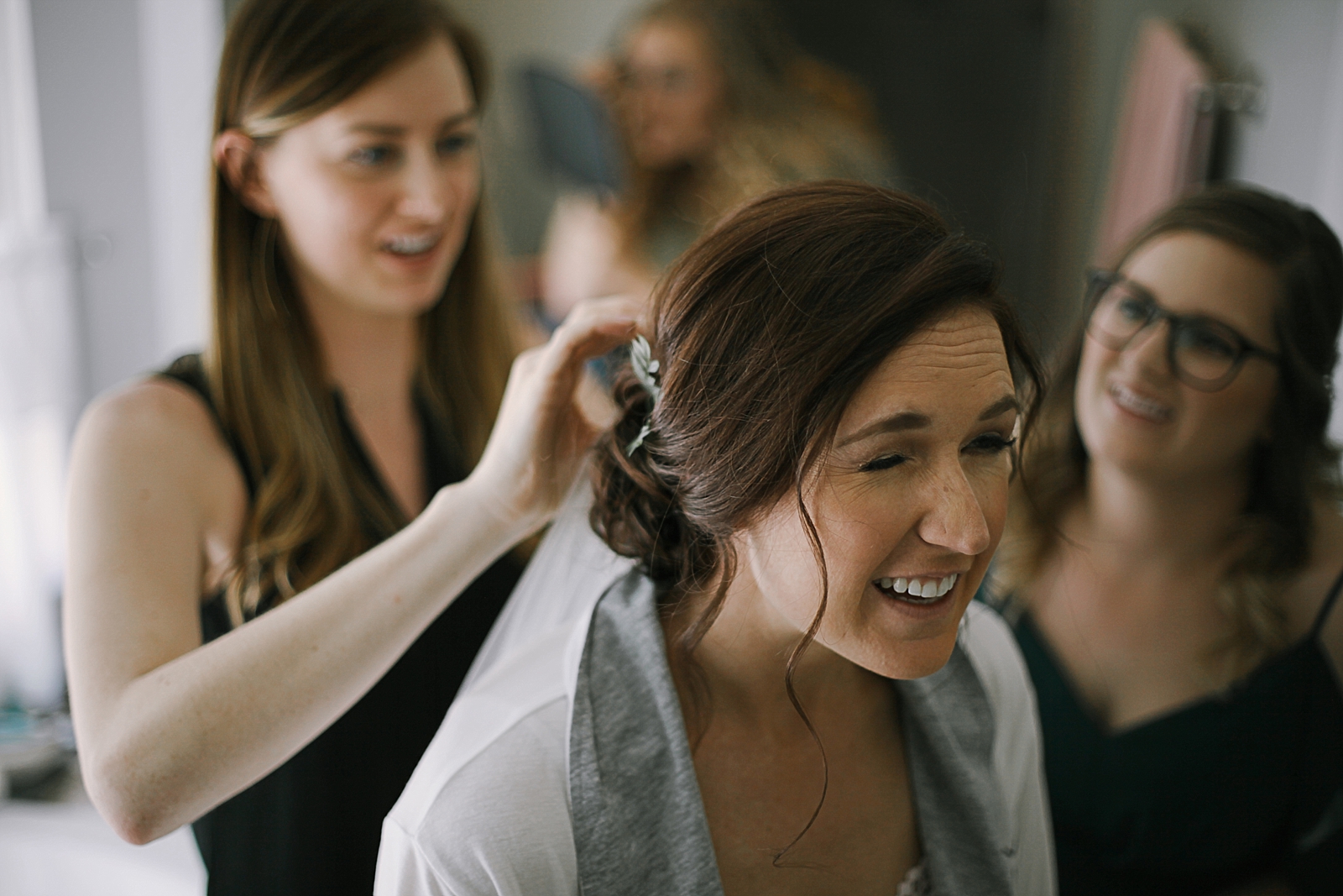 bride getting ready, breckenridge colorado wedding, breckenridge colorado wedding photographer, the church at agape outpost wedding