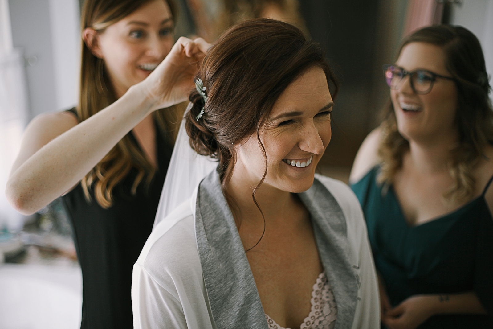 bride getting ready, breckenridge colorado wedding, breckenridge colorado wedding photographer, the church at agape outpost wedding