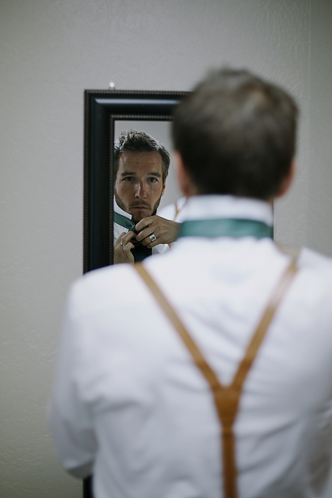 groomsmen getting ready, breckenridge colorado wedding, breckenridge colorado wedding photographer, the church at agape outpost wedding