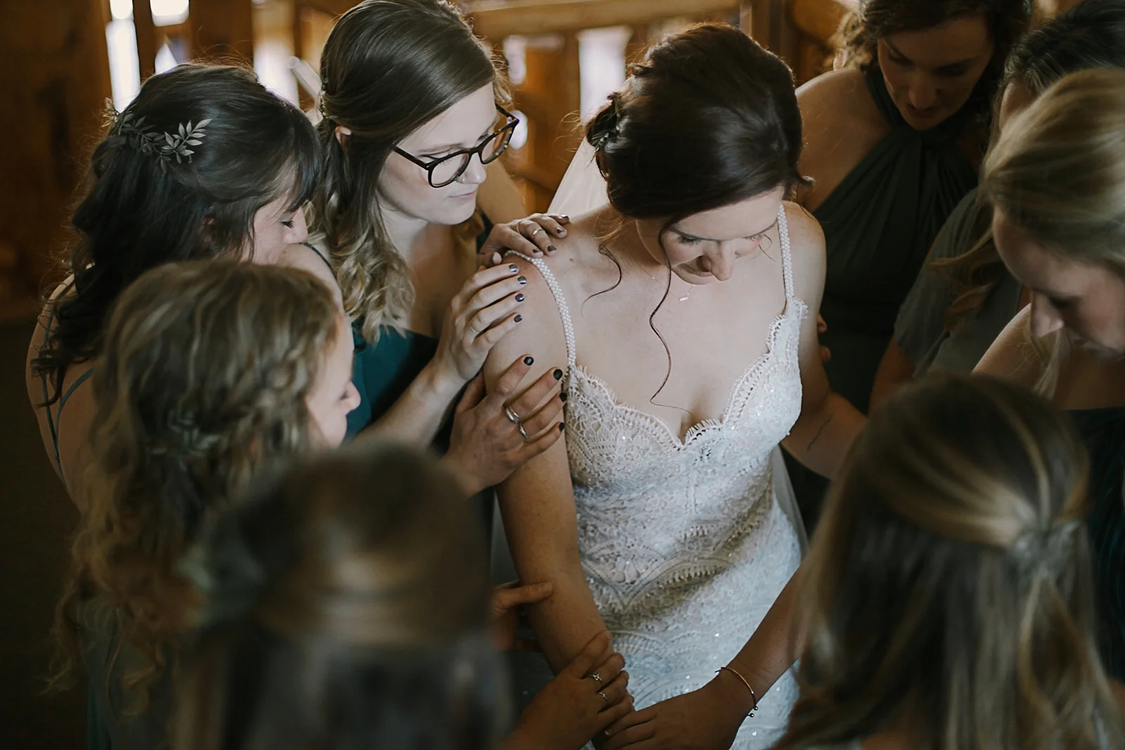 bride and bridesmaids praying, praying over the bride, breckenridge colorado wedding, breckenridge colorado wedding photographer, the church at agape outpost wedding