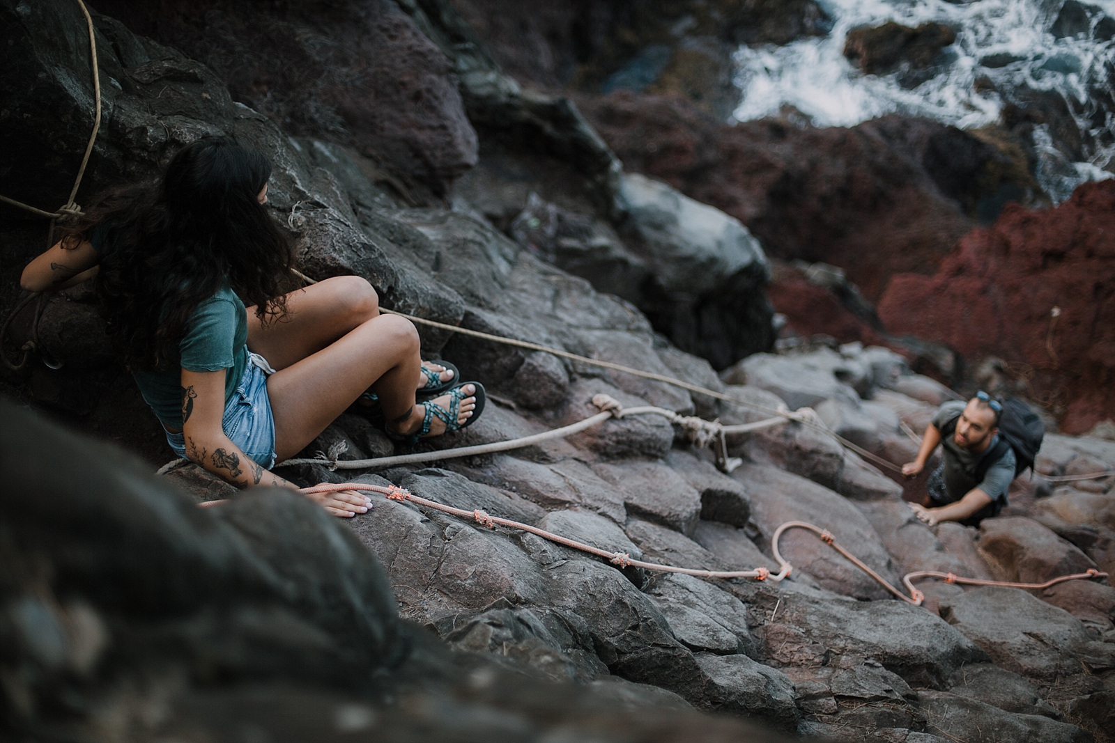climbing in maui, maui cliffside, hawaiian cliffside, maui elopement photographer, maui wedding photographer, maui adventure, maui hiking, maui hawaii hiking, maui tide pool, maui shoots and ladders