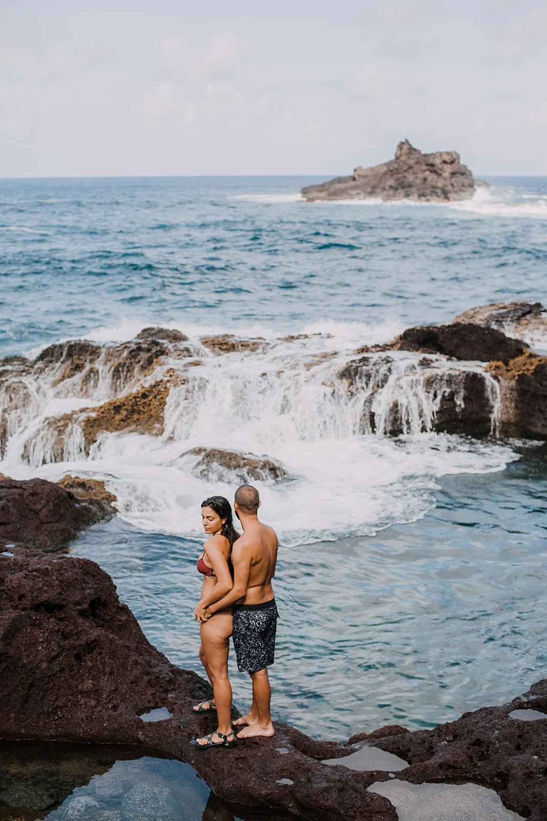 climbing in maui, maui cliffside, maui climbing, maui elopement photographer, maui wedding photographer, couple on cliffside, maui hiking, maui hawaii hiking, lahaina maui beaches, alexis russell ring