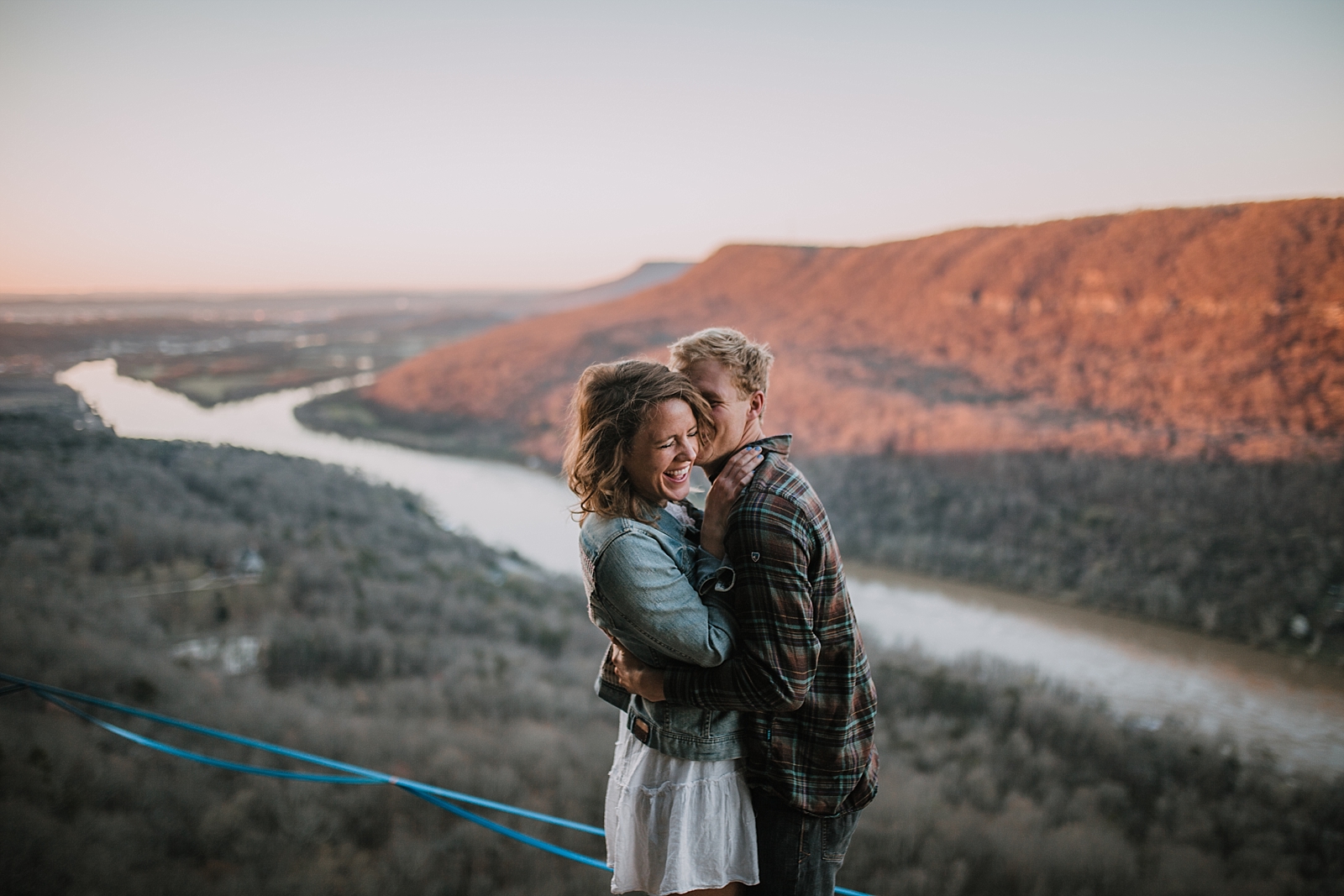 couple highlining, adventurous engagements, highlining, slacklining, linville gorge wilderness, signal point engagements, chattanooga elopement, chattanooga highline, chattanooga highlining