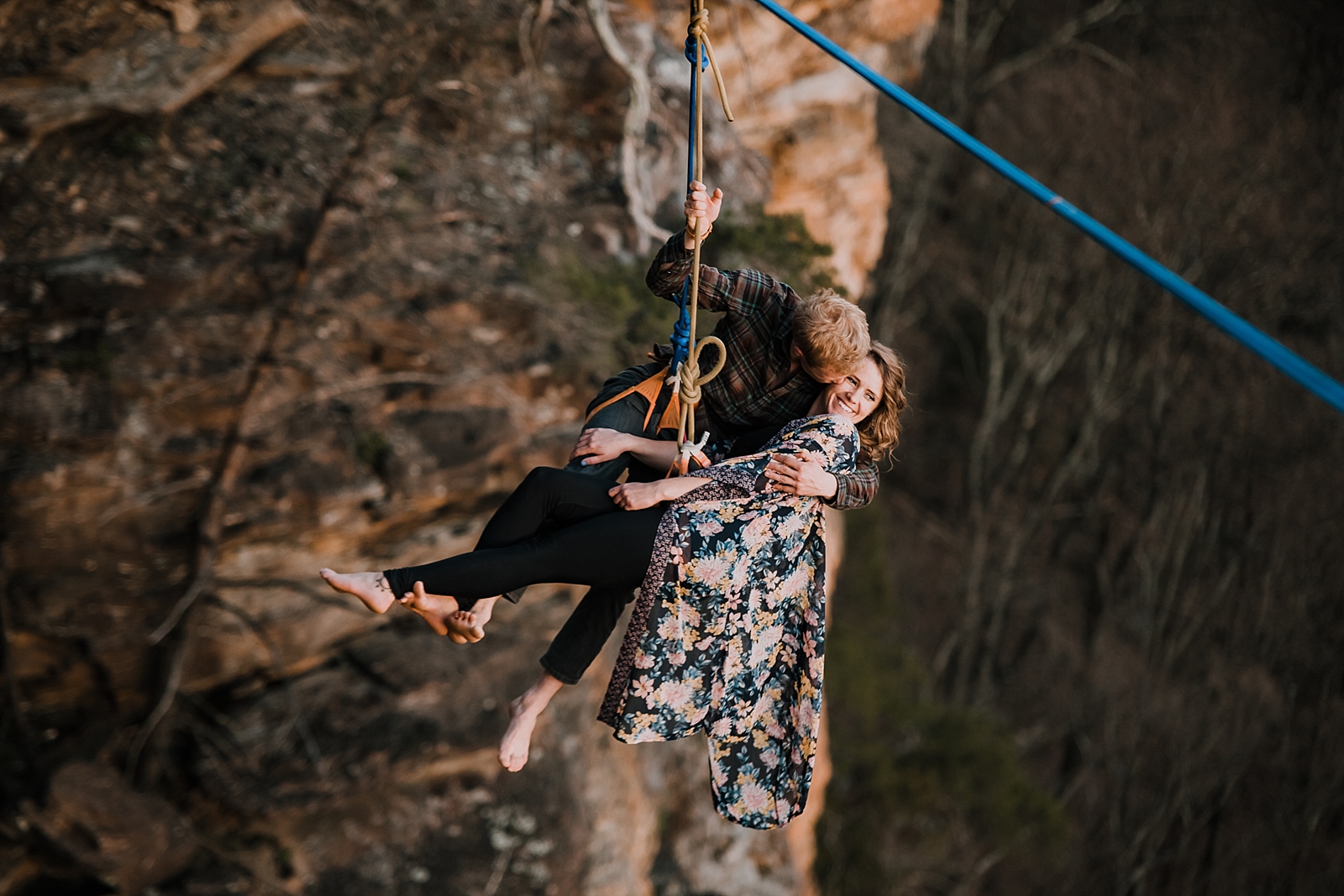 couple highlining, adventurous engagements, highlining, slacklining, linville gorge wilderness, signal point engagements, chattanooga elopement, chattanooga highline, chattanooga highlining