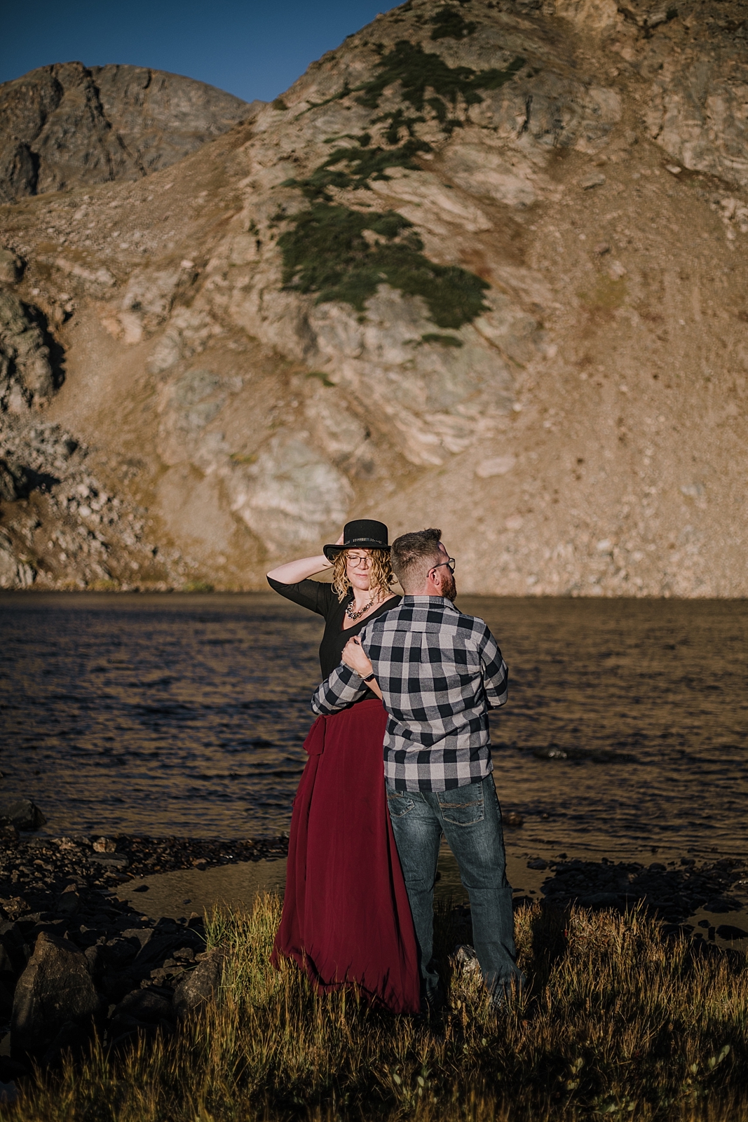 couple by lake, colorado 13er, hike little echo lake, backpacking james peak wilderness, hike james peak lake, james peak elopement, winter park sunrise elopement, st marys glacier elopement