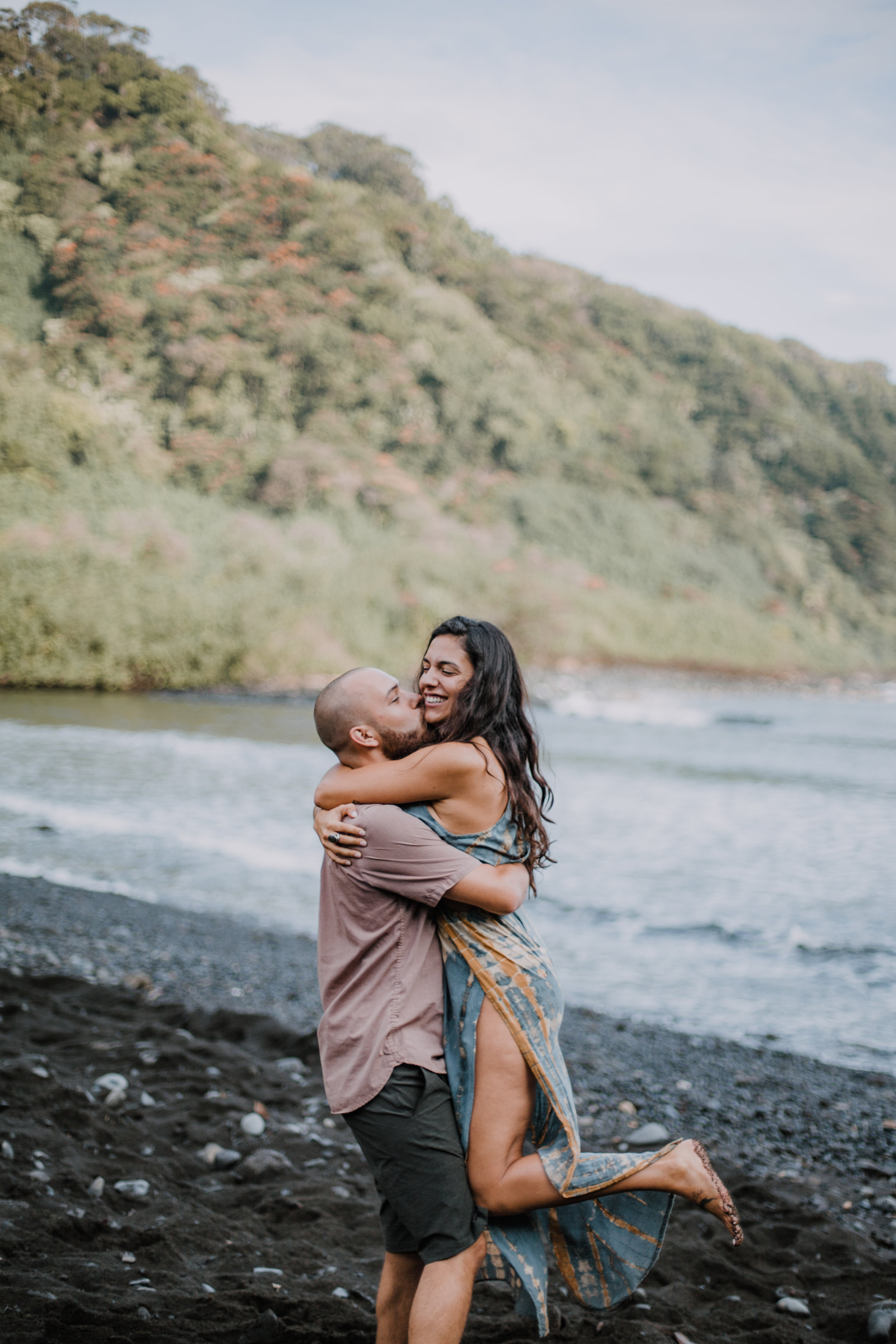 maui black sand beach, island hiking, hawaii waterfall, road to hana, maui waterfall, hawaii wedding photographer, hawaii elopement photographer, maui wedding, maui engagements, maui elopement