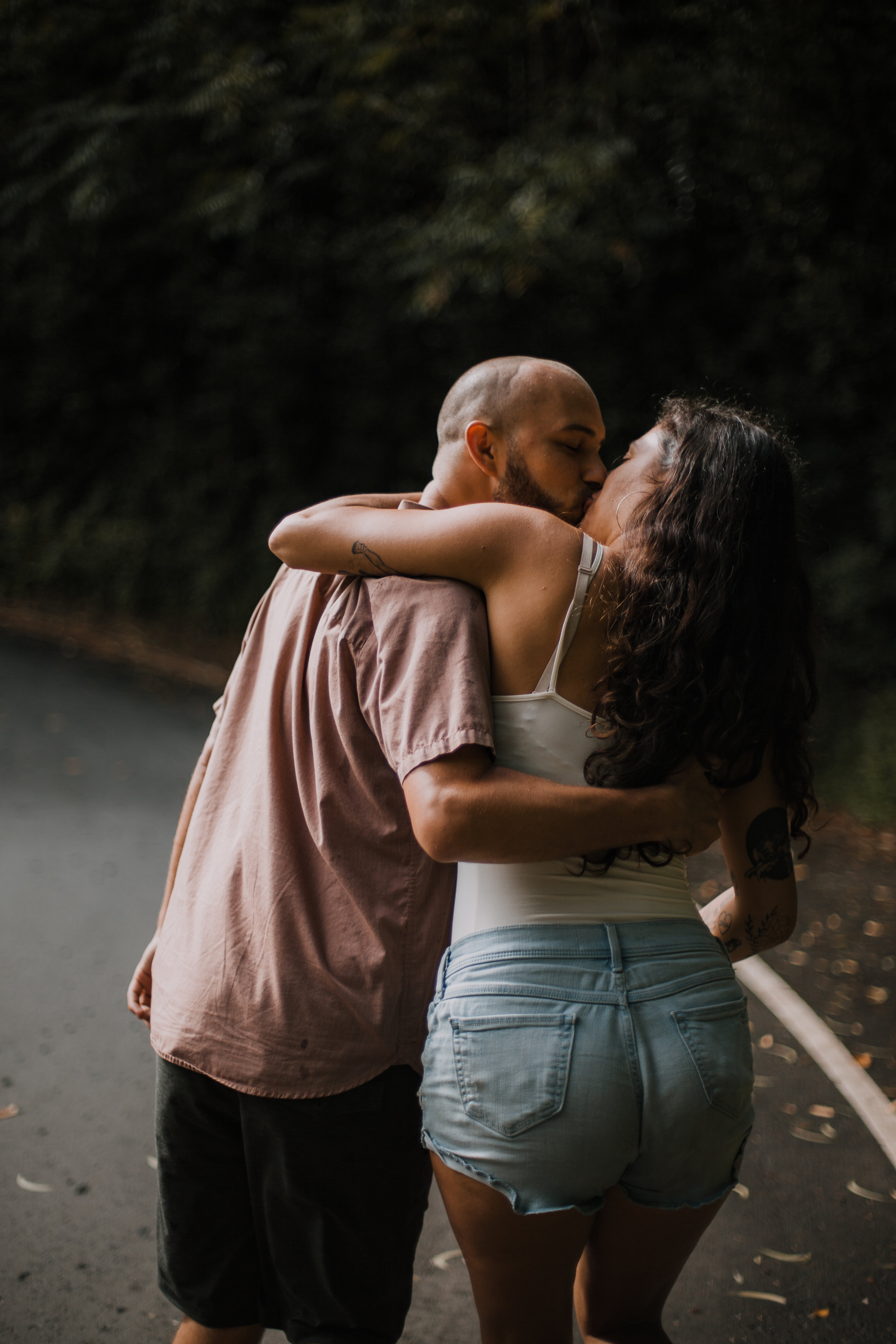 picking fruit in hawaii, roadside fruit in maui, island hiking, road to hana, hawaii wedding photographer, hawaii elopement photographer, maui wedding, maui engagements, maui elopement