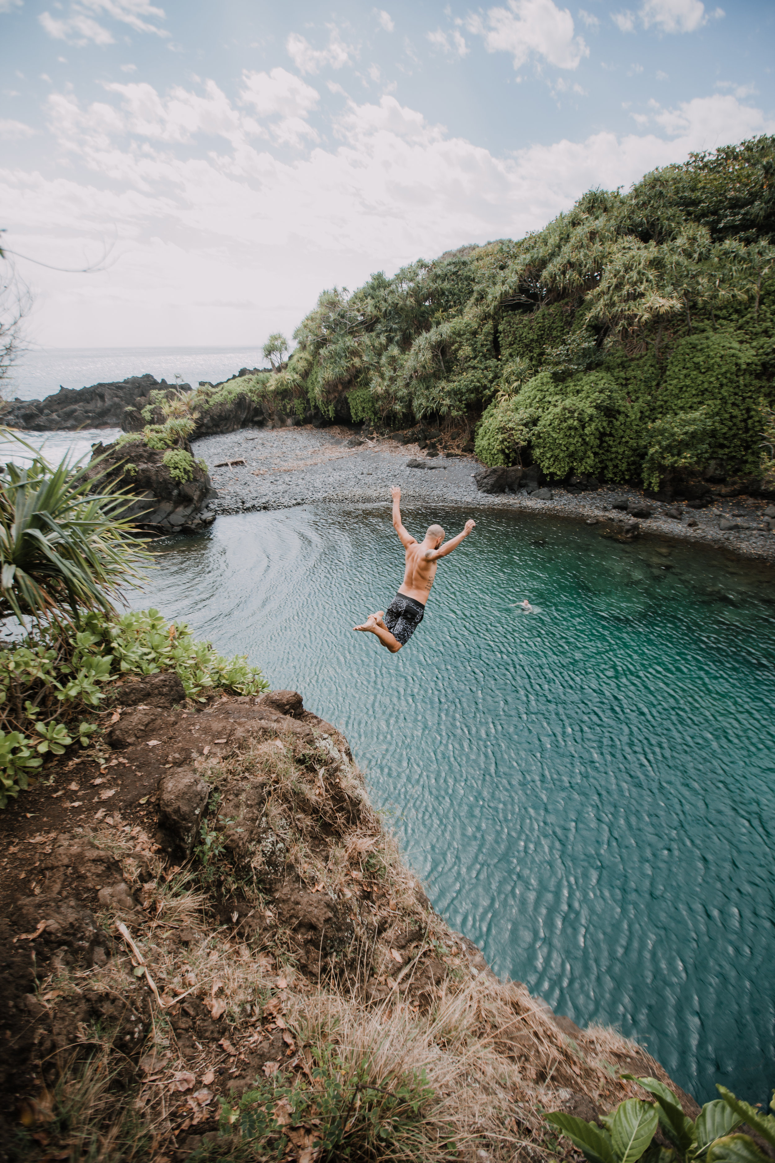 hawaii cliff jumping, seven sacred pools at ohe'o, island hiking, road to hana, hawaii wedding photographer, hawaii elopement photographer, maui wedding, maui engagements, maui elopement