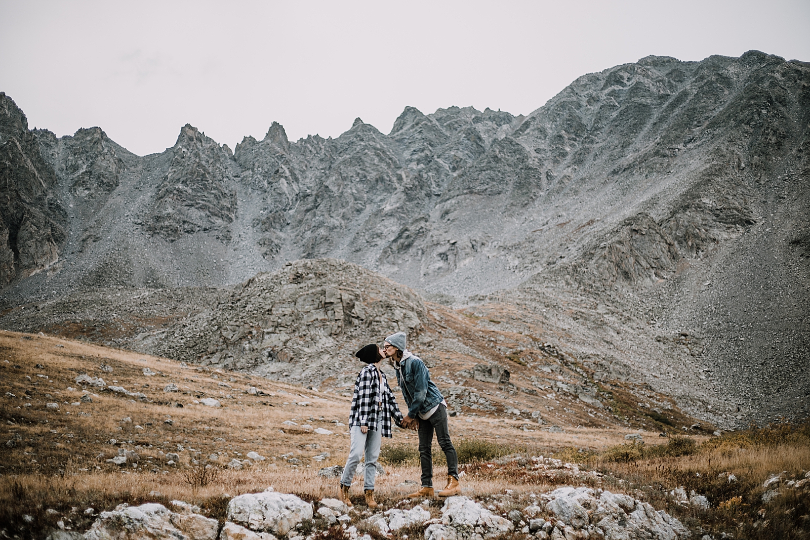 couple walking colorado trail, hike mayflower gulch, mayflower gulch proposal, mayflower gulch elopement, mayflower gulch wedding, mayflower gulch engagments, patagonia elopement, patagonia hiking