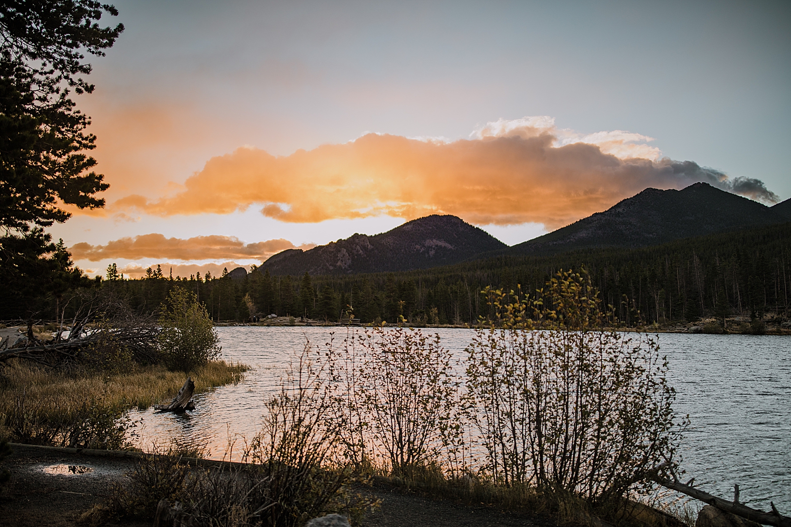 sprague lake sunrise, sunrise elopement, colorado elopement, sprague lake elopement, sprague lake wedding, rocky mountain national park elopement, adventurous colorado hiking elopement