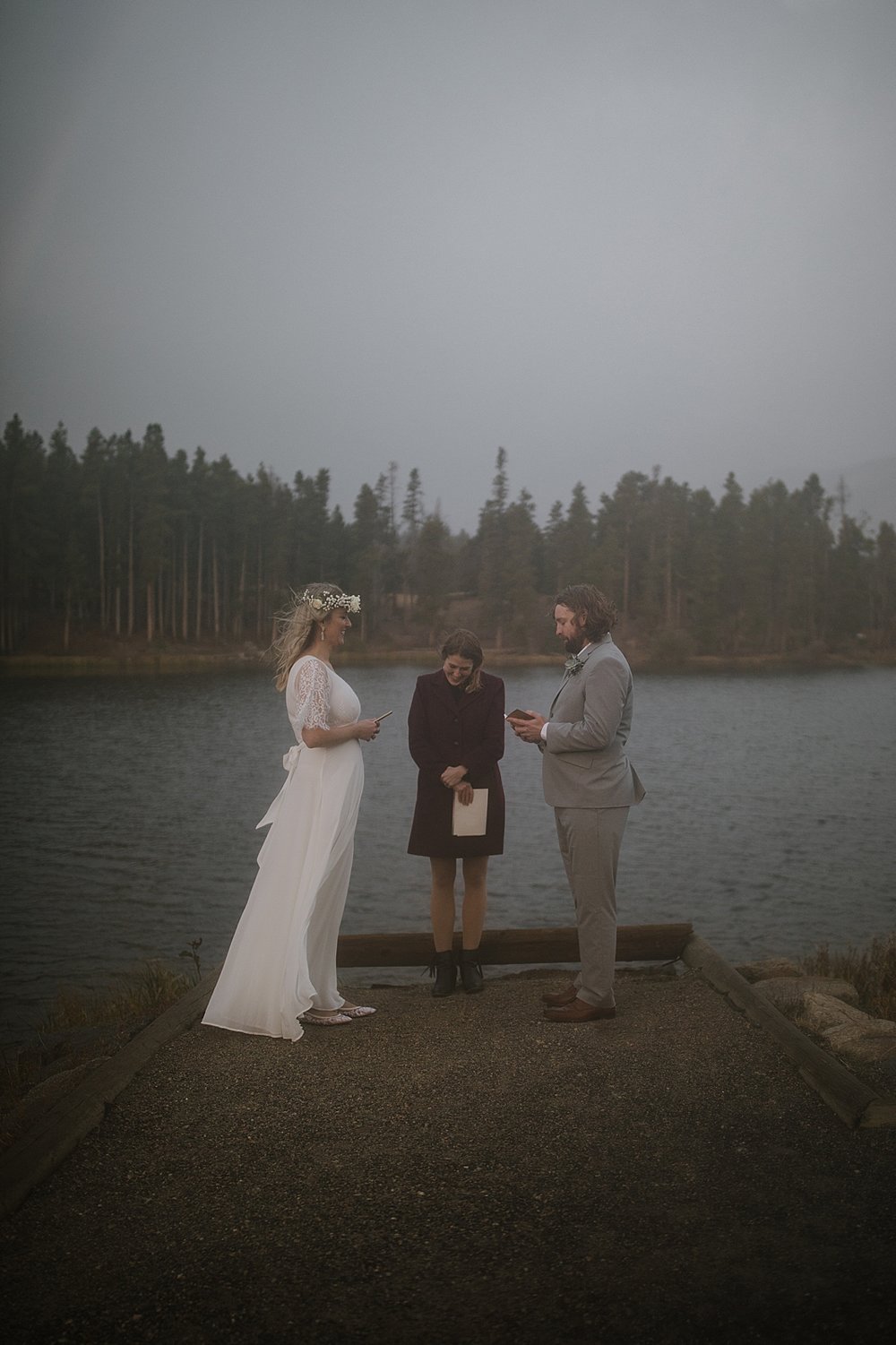 bride and groom in the rain, sprague lake dock elopement, sunrise elopement, colorado elopement, sprague lake elopement, rocky mountain national park elopement, adventurous colorado hiking elopement