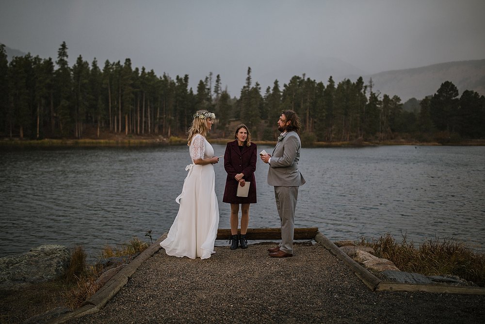 bride and groom in the rain, sprague lake dock elopement, sunrise elopement, colorado elopement, sprague lake elopement, rocky mountain national park elopement, adventurous colorado hiking elopement