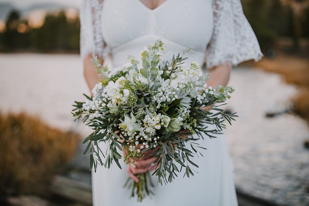 bridal bouquet, sprague lake dock elopement, sunrise elopement, colorado elopement, sprague lake elopement, rocky mountain national park elopement, adventurous colorado hiking elopement