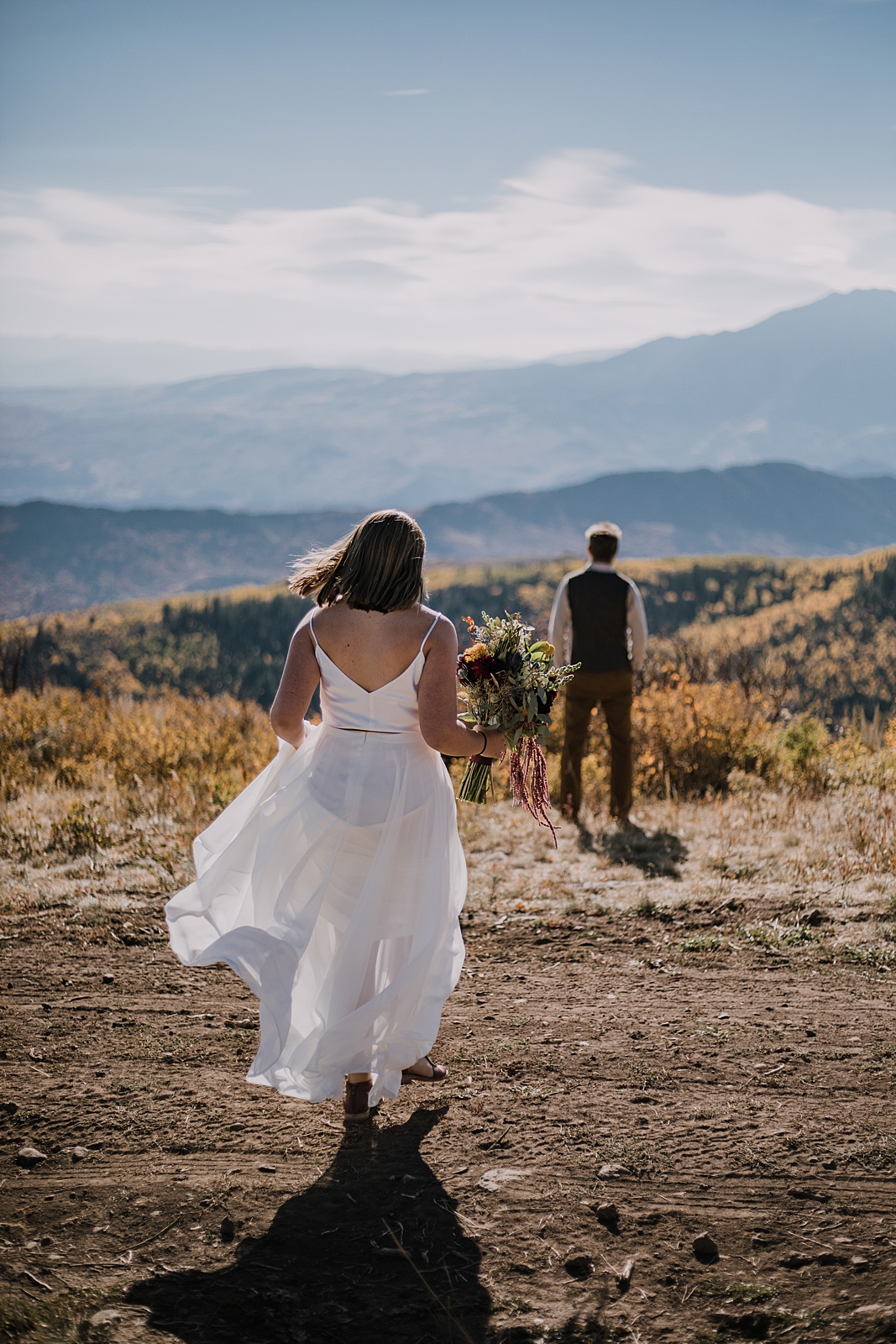 bride and groom first look, sunlight mountain elopement, hiking sunlight mountain resort in glenwood springs colorado, glenwood springs colorado hiking elopement, sunrise sunlight mountain wedding