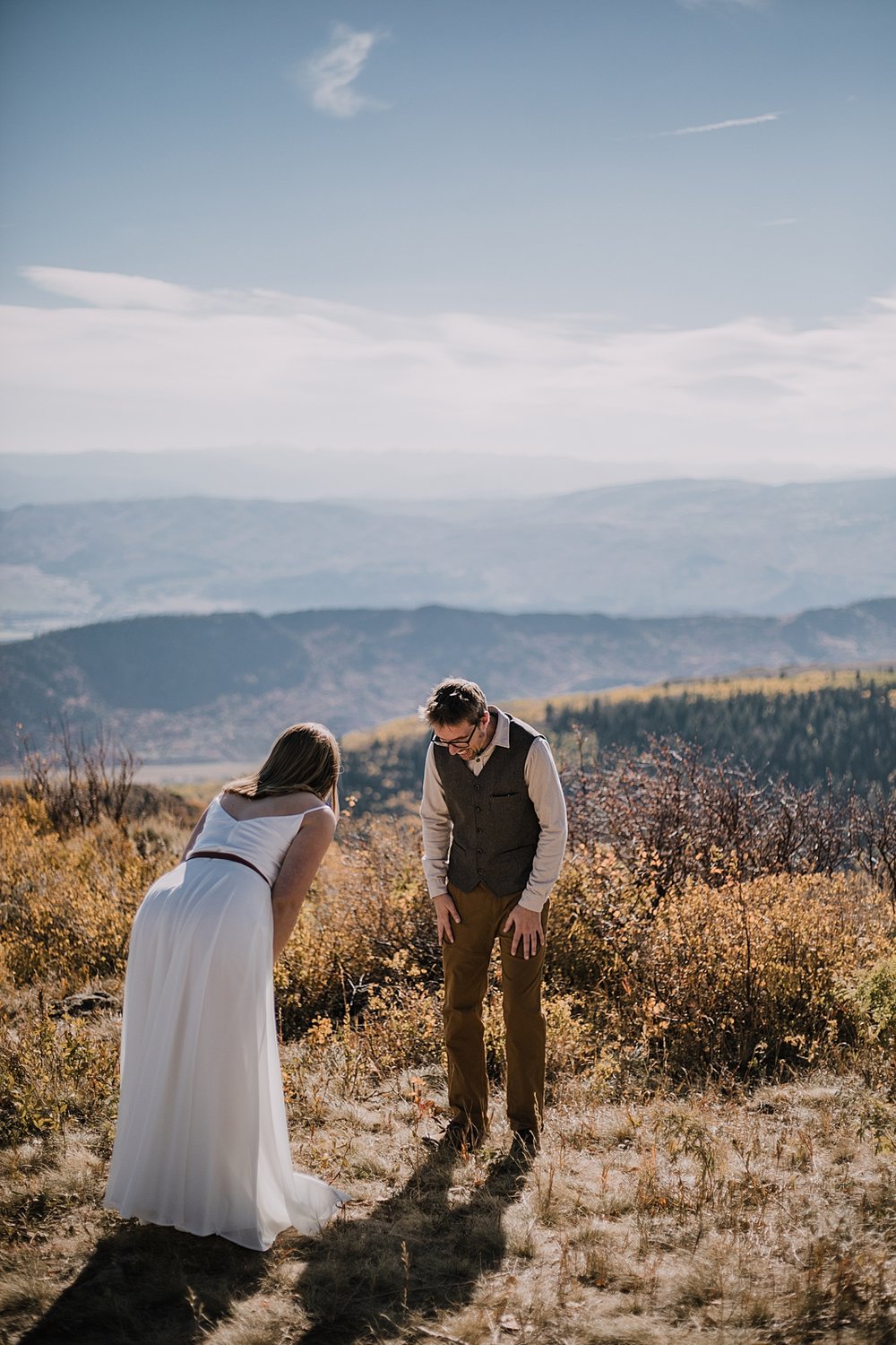 bride and groom first look, sunlight mountain elopement, hiking sunlight mountain resort in glenwood springs colorado, glenwood springs colorado hiking elopement, sunrise sunlight mountain wedding