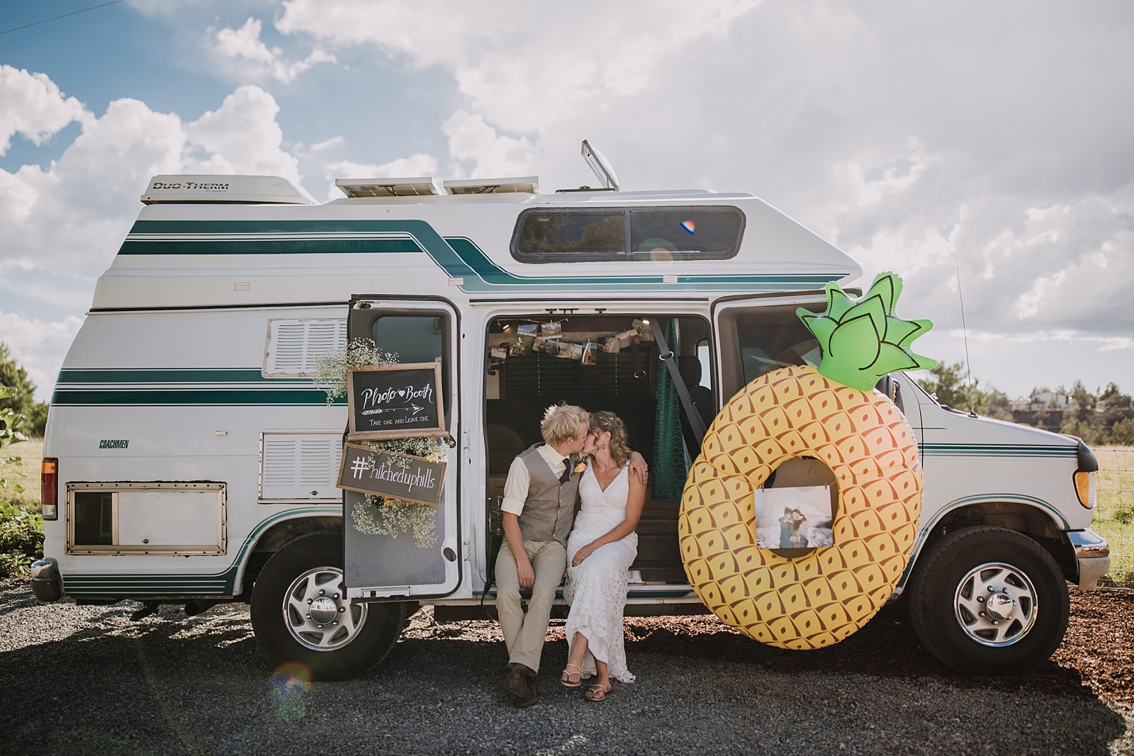 van turned into a photo booth, smith rock state park oregon wedding, backyard terrebonne oregon wedding, terrebonne oregon wedding photographer, smith rock hiking and climbing