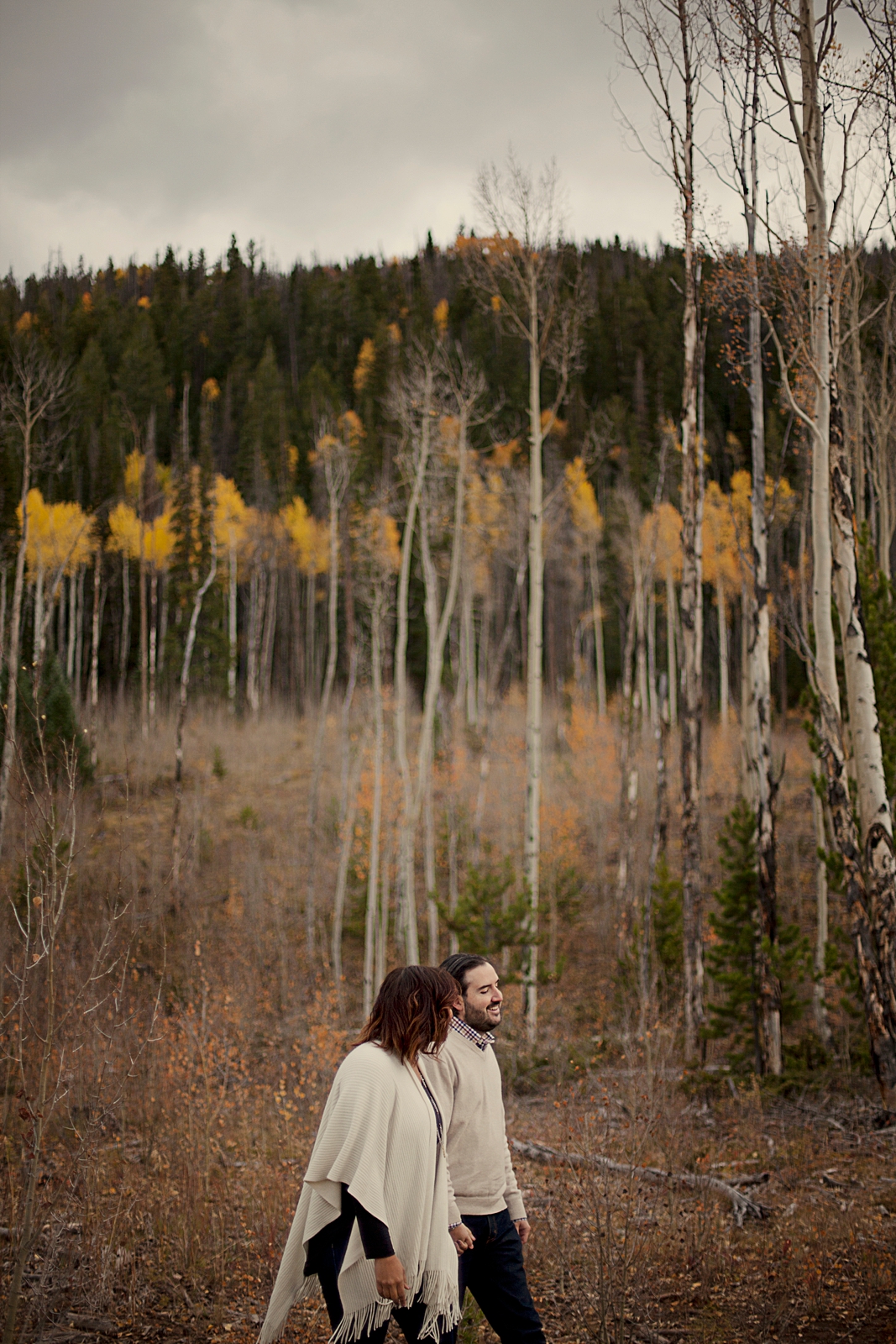 couple hiking through fall aspen leaves, hiking miners creek to colorado trail, hiking trails in frisco colorado, fall colors summit county colorado, frisco colorado engagement photographer