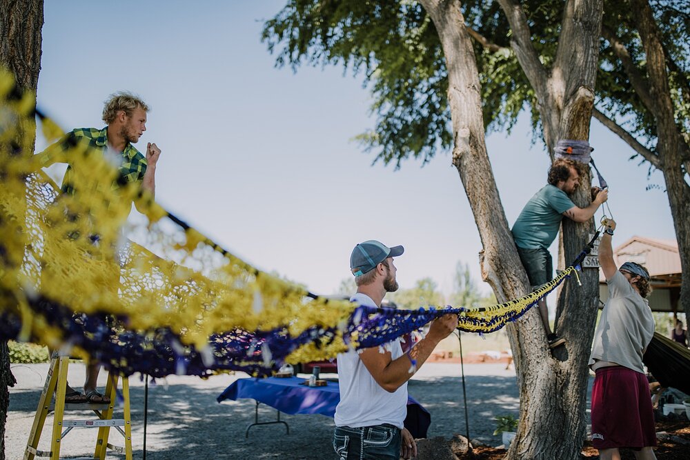 groom setting up space net, space net wedding, mt hood national forest, smith rock state park wedding, smith rock state park hiking elopement, terrebonne oregon backyard wedding