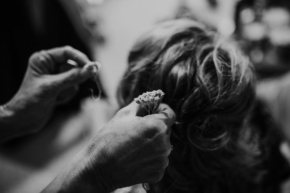 bride getting ready, mt hood elopement, mt hood wedding, mt hood national forest, smith rock state park wedding, smith rock state park hiking elopement, terrebonne oregon backyard wedding