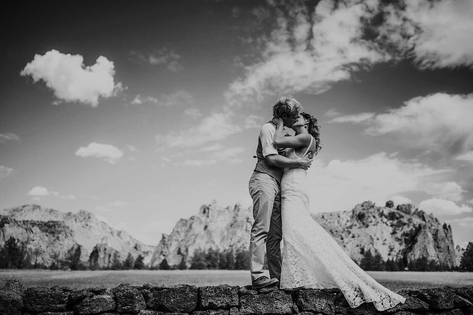 bride and groom kissing at smith rock state park, mt hood elopement, mt hood national forest, smith rock state park wedding, smith rock state park hiking elopement, terrebonne oregon backyard wedding