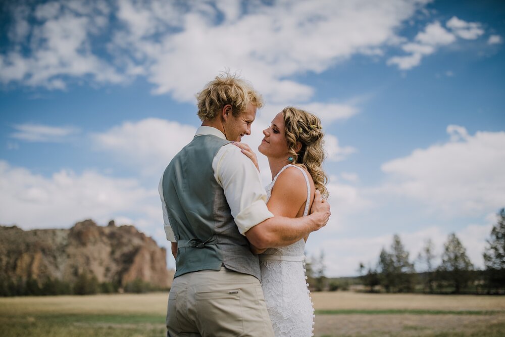 bride and groom kissing at smith rock state park, mt hood elopement, mt hood national forest, smith rock state park wedding, smith rock state park hiking elopement, terrebonne oregon backyard wedding