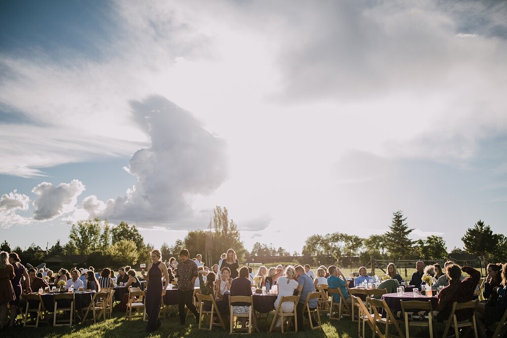 guests eating pizza at backyard wedding, mt hood elopement, mt hood national forest, smith rock state park wedding, smith rock state park hiking elopement, terrebonne oregon backyard wedding