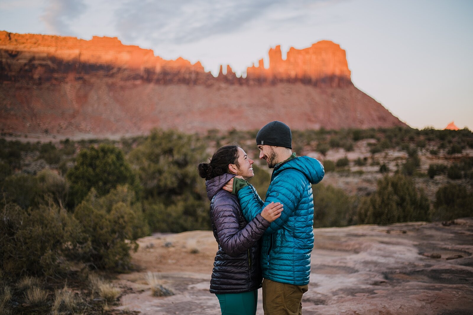 couple kissing in indian creek, indian creek climbing area, canyonlands national park, moab utah engagements, sunrise in moab utah