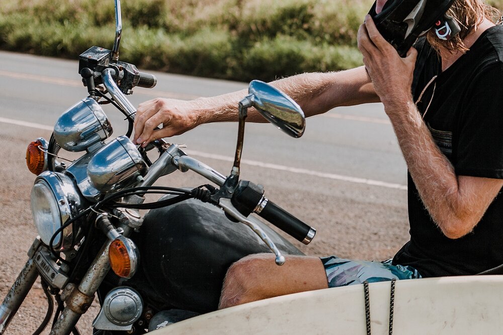 motorcycle driving on the road to hana, couple riding a motorcycle, maui hawaii photographer, maui hawaii surfing, surfing at ho'okipa beach, ho'okipa beach engagements, motorcycle engagements