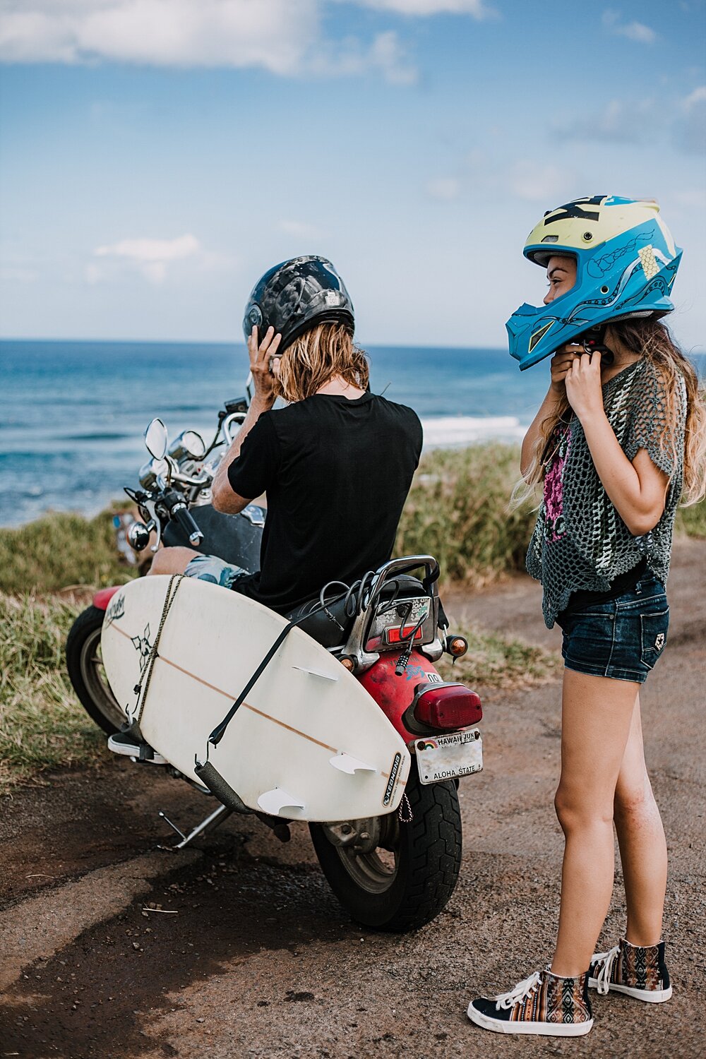 motorcycle driving on the road to hana, couple riding a motorcycle, maui hawaii photographer, maui hawaii surfing, surfing at ho'okipa beach, ho'okipa beach engagements, motorcycle engagements