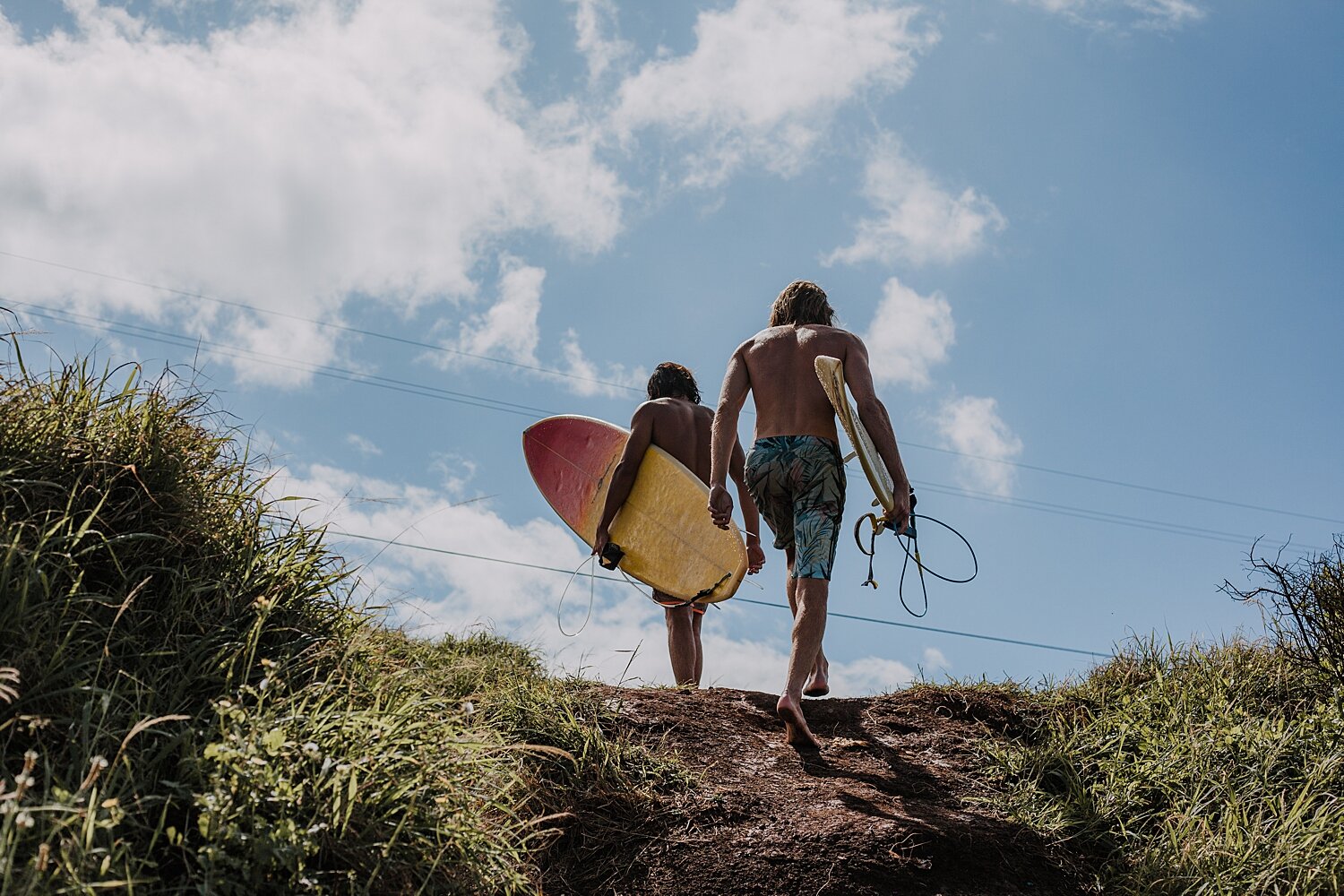 surfers at ho'okipa beach, surfing ho'okipa beach, ho'okipa beach near paia, maui hawaii photographer, maui hawaii surfing, maui hawaii engagements