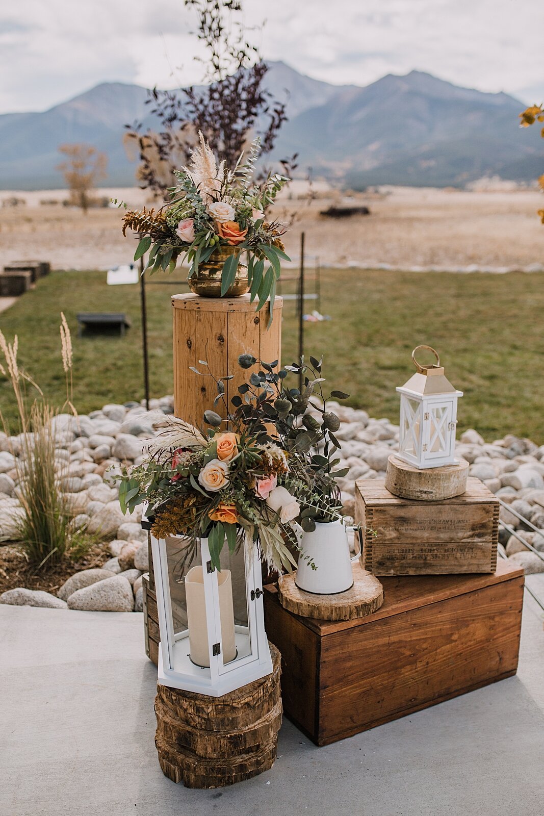 wedding florals, the barn at sunset ranch in buena vista co, buena vista colorado wedding, the barn at sunset ranch wedding, buena vista colorado mountain wedding venue