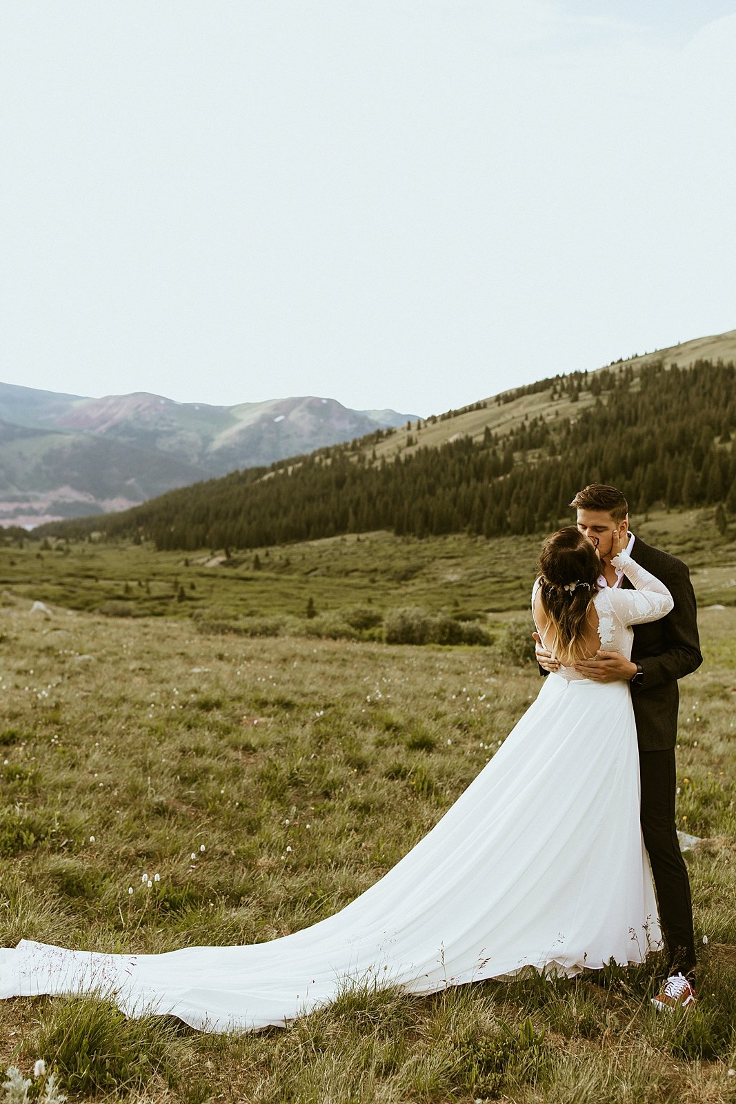 bride and groom kissing, colorado mountain hiking elopement, mayflower gulch elopement, colorado rockies elopement, rocky mountain elopement, leadville colorado elopement, summer mountain elopement