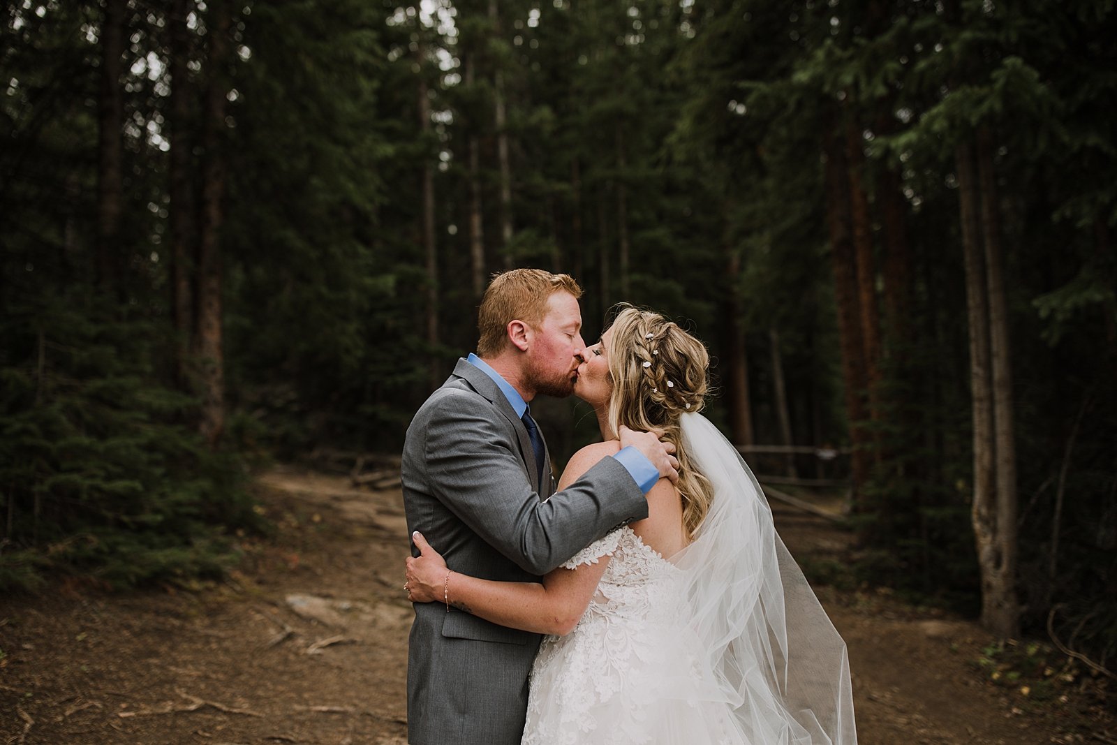 bride and groom kissing in a the woods, breckenridge forest wedding, colorado wooded wedding, breckenridge nordic center hiking trails, breckenridge hiking elopement, breckenridge wedding photographer