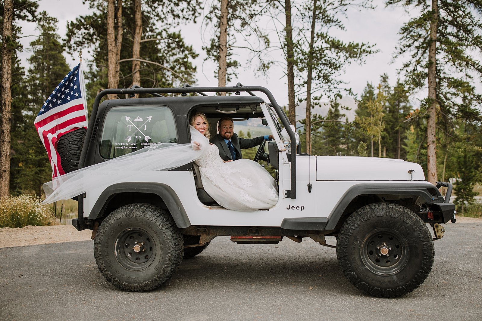 bride and groom riding in jeep, colorado jeep wedding, off roading wedding day, breckenridge jeep wedding, colorado conservative, breckenridge overlook wedding, st. johns pass jeep trail 