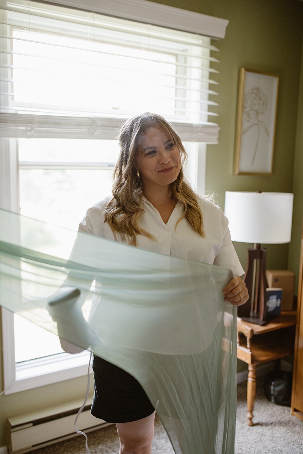 bridesmaid steaming dresses, bride and her bridesmaids getting ready, wedding getting ready details, mountain bridesmaids, silverthorne colorado wedding, silverthorne colorado wedding photographer