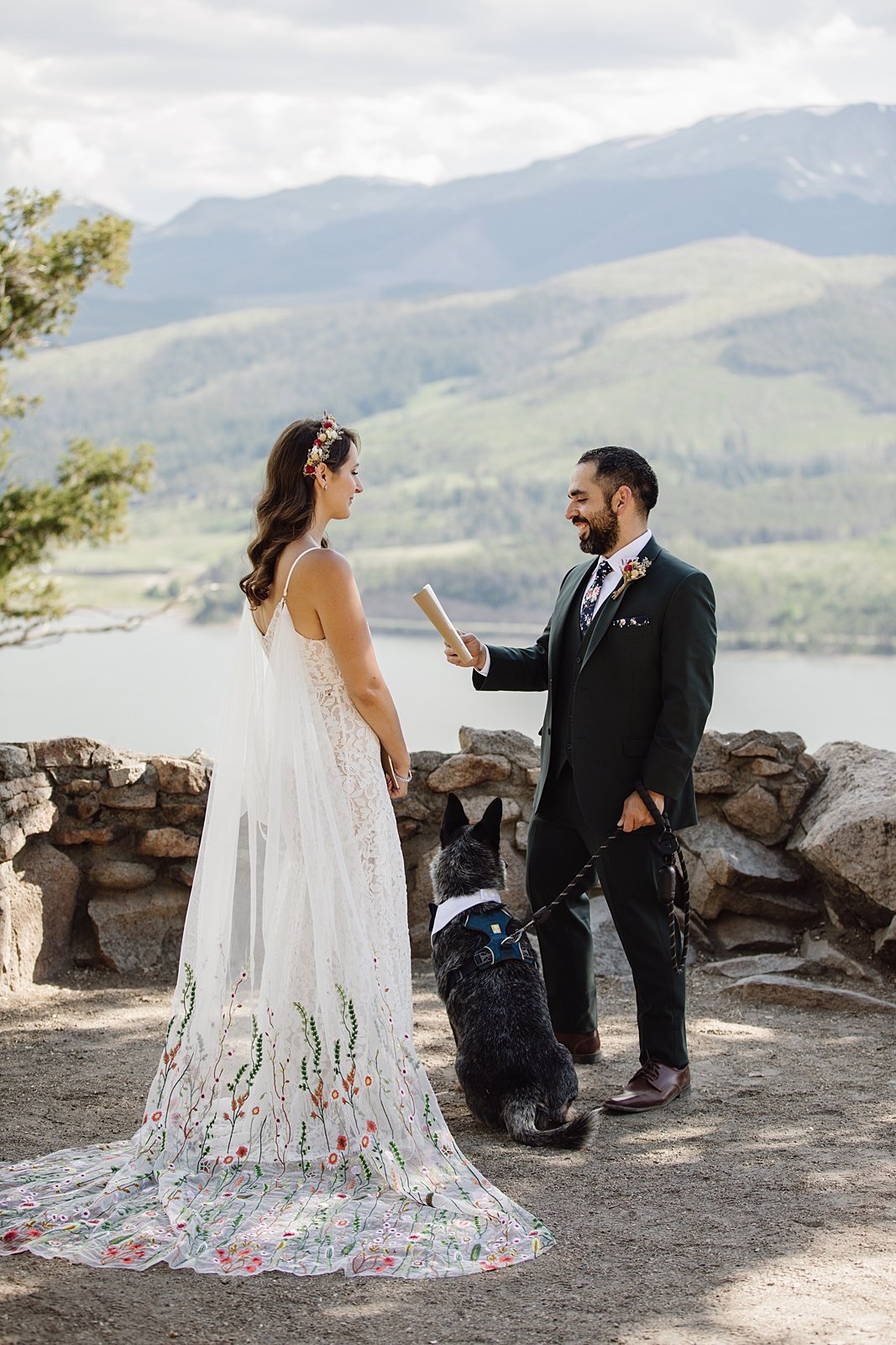 couple reading handwritten vows, sapphire point elopement, dog friendly elopement, breckenridge colorado elopement, lulus lace wedding dress, sapphire point wedding, floral veil, bridal flower crown