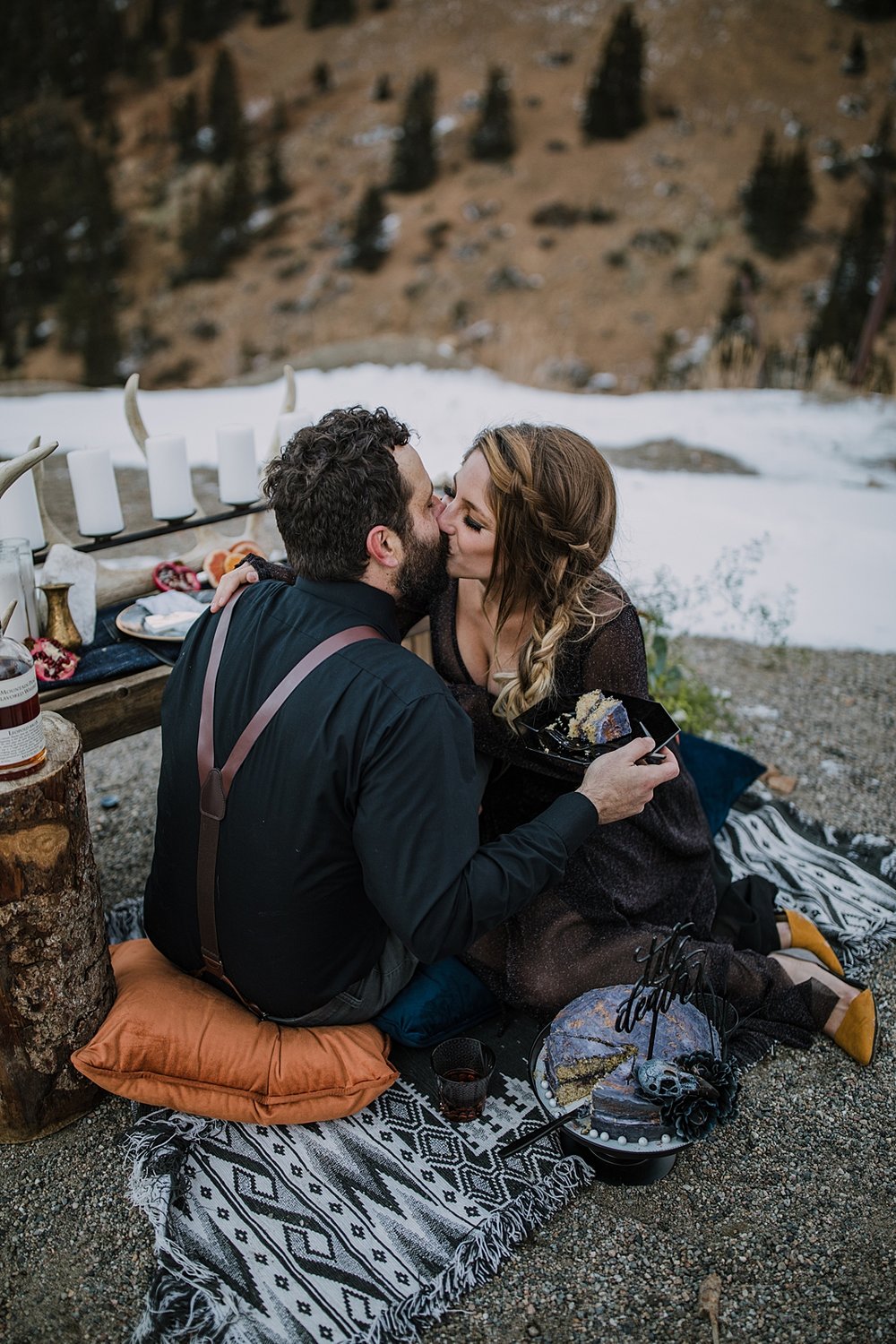 bride and groom kissing, til death wedding cake, gold dusted wedding cake, twilight mountain elopement, elopement cake, sunset wedding on loveland pass, sunset elopement on loveland pass