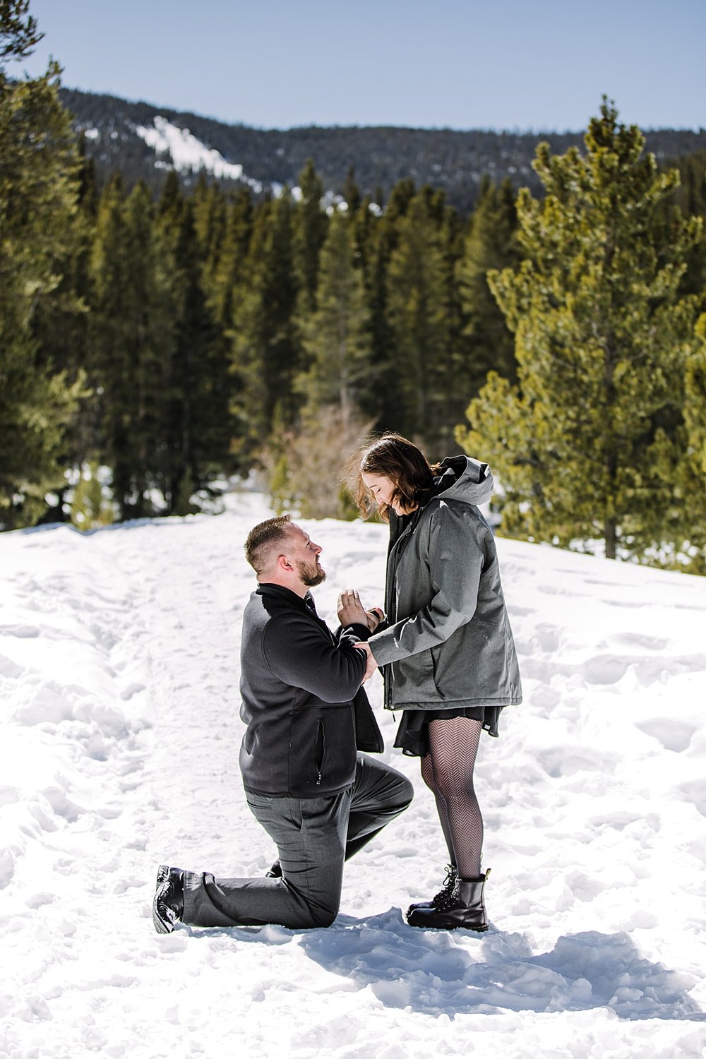 man proposing in the snow, winter engagement, breckenridge snowy engagements, breckenridge winter engagements, snowy proposal, christmas engagement, christmas proposal, colorado winter activities