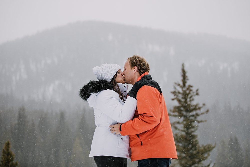 couple kissing in the snow, snowshoeing proposal, snowshoe wedding, snowshoe elopement, good times adventures proposal, golden horseshoe sleigh ride proposal, summit county sleigh rides