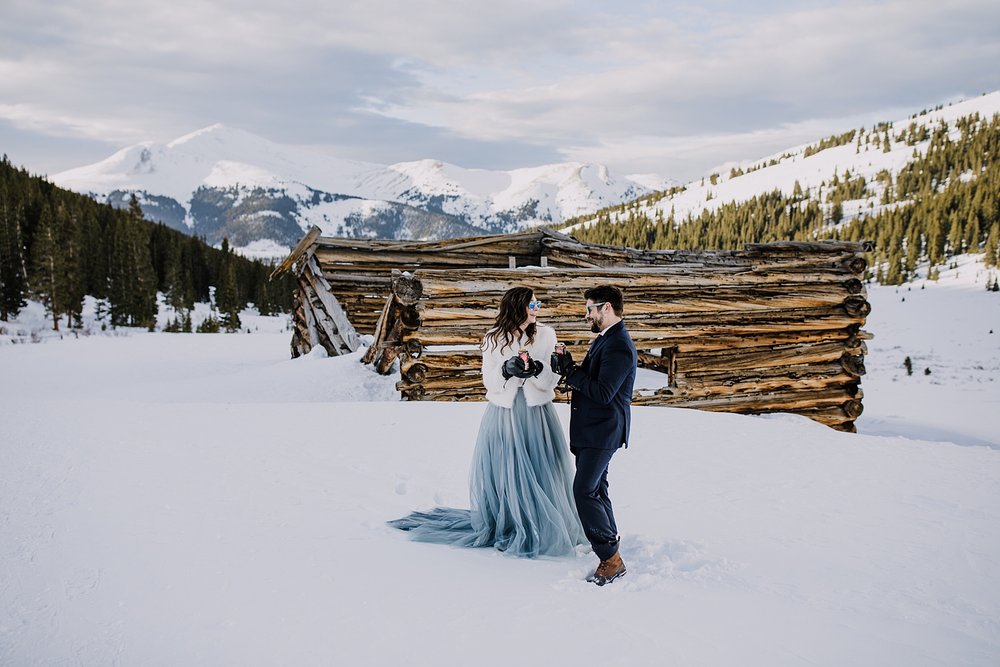 bride and groom toasting with beers, mountain elopement toast, denver beer company, wedding beers, graham cracker porter, winter wedding toast, elopement toast, alternative champagne toast