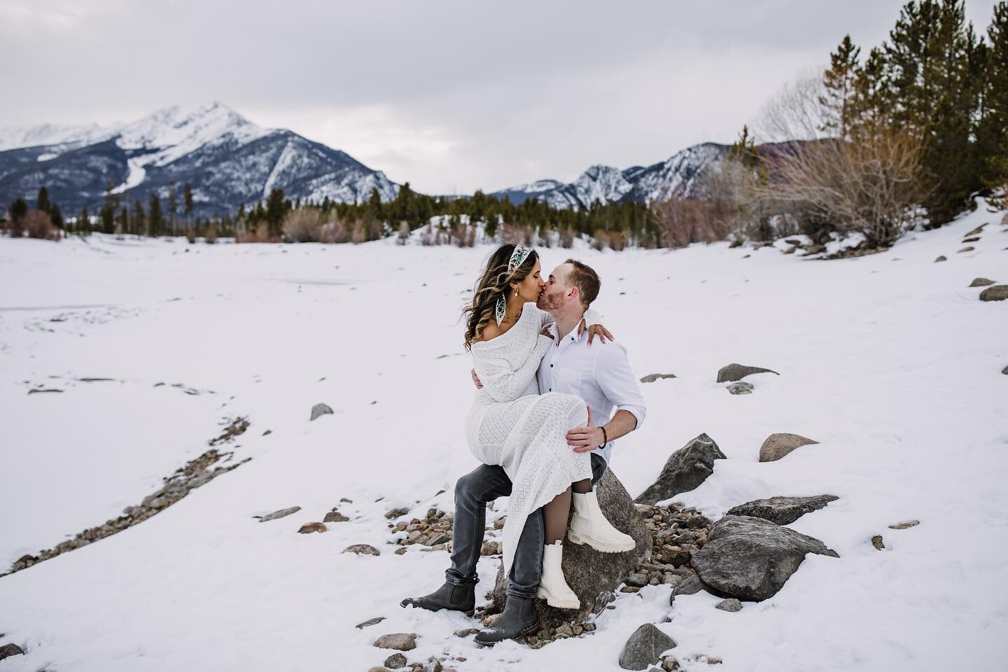 1/1/24 started the year off with a beautiful snowy engagement session with a gorgeous couple! I deleted insta off of my phone for the last 4 months and found it to be the most de-stimulating, grounding, and intentional relationship building 4 months 