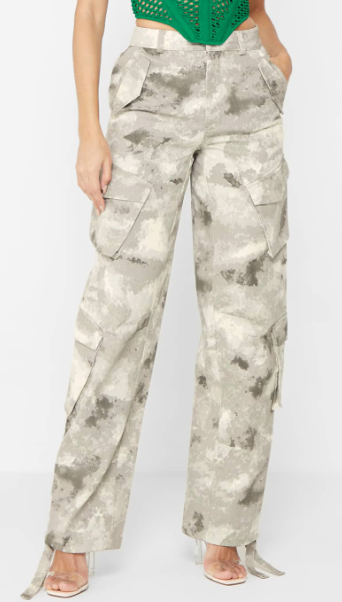 HIGH WAISTED CAMO CARGO PANTS - GREY