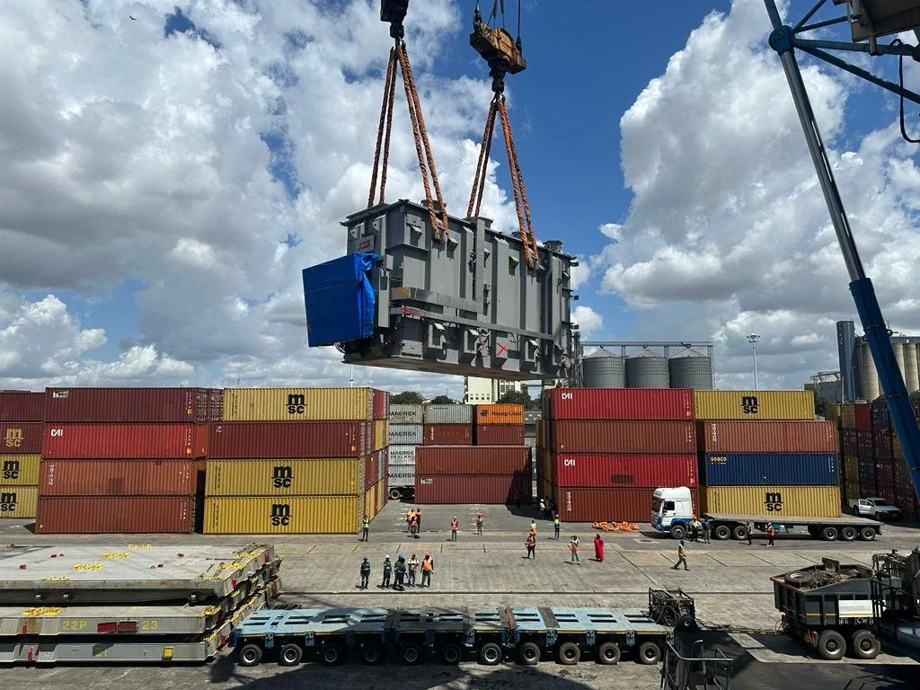 2 x 125 ton Italgru Cranes lifting the 175MW Transformer tank out of the ship's hold at Dar es Salaam Port.