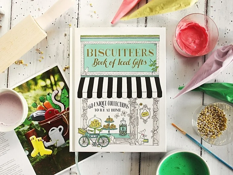 Biscuiteers Book Of Iced Gifts 2.jpg