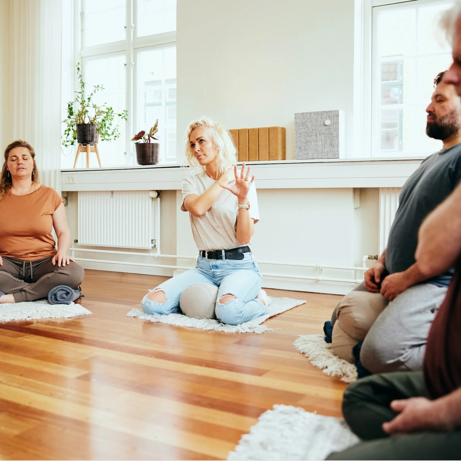 Morgenmeditation og energi-træning hos Cindy Kjøng
