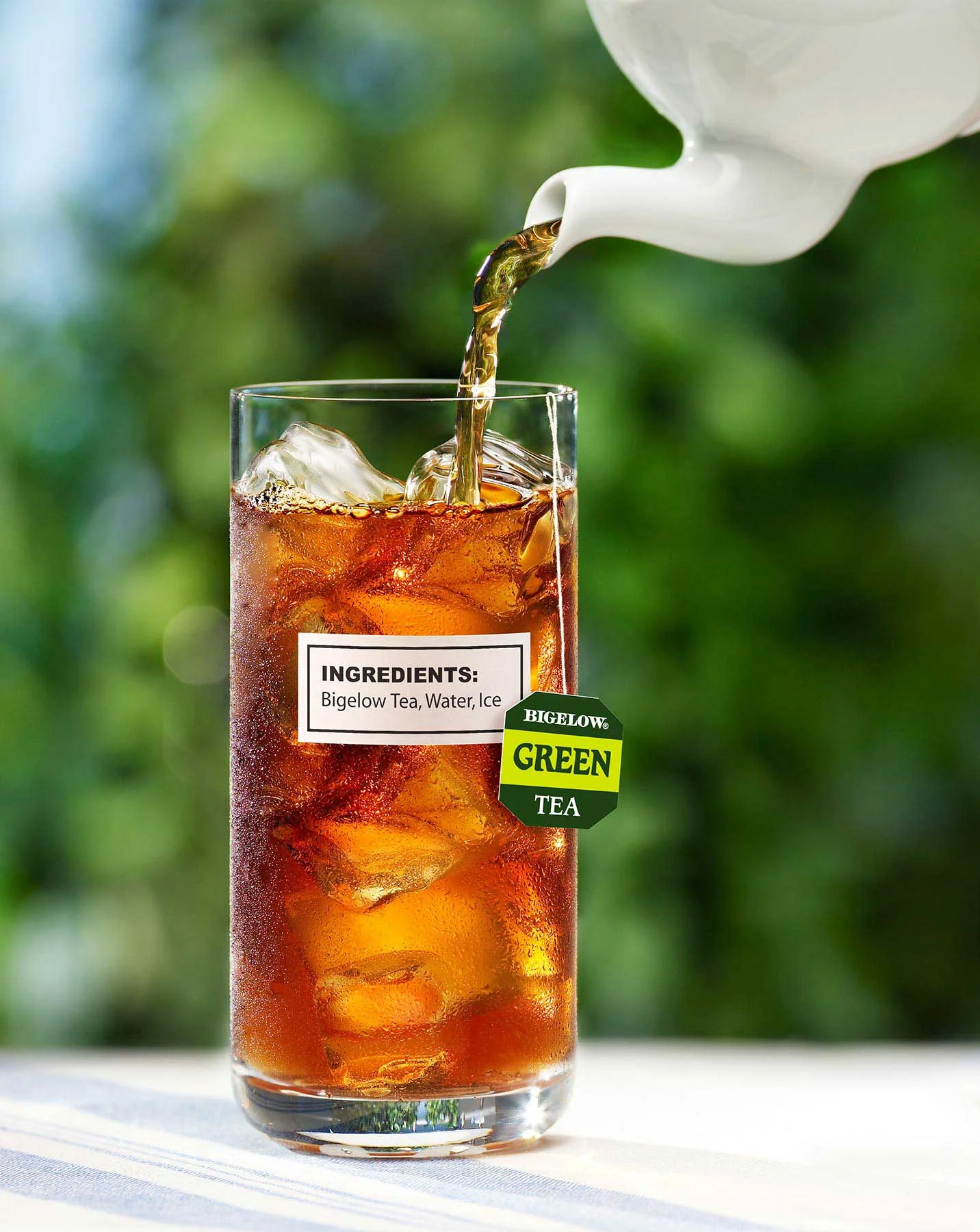 Bigelow-ice-tea-pouring2.jpg
