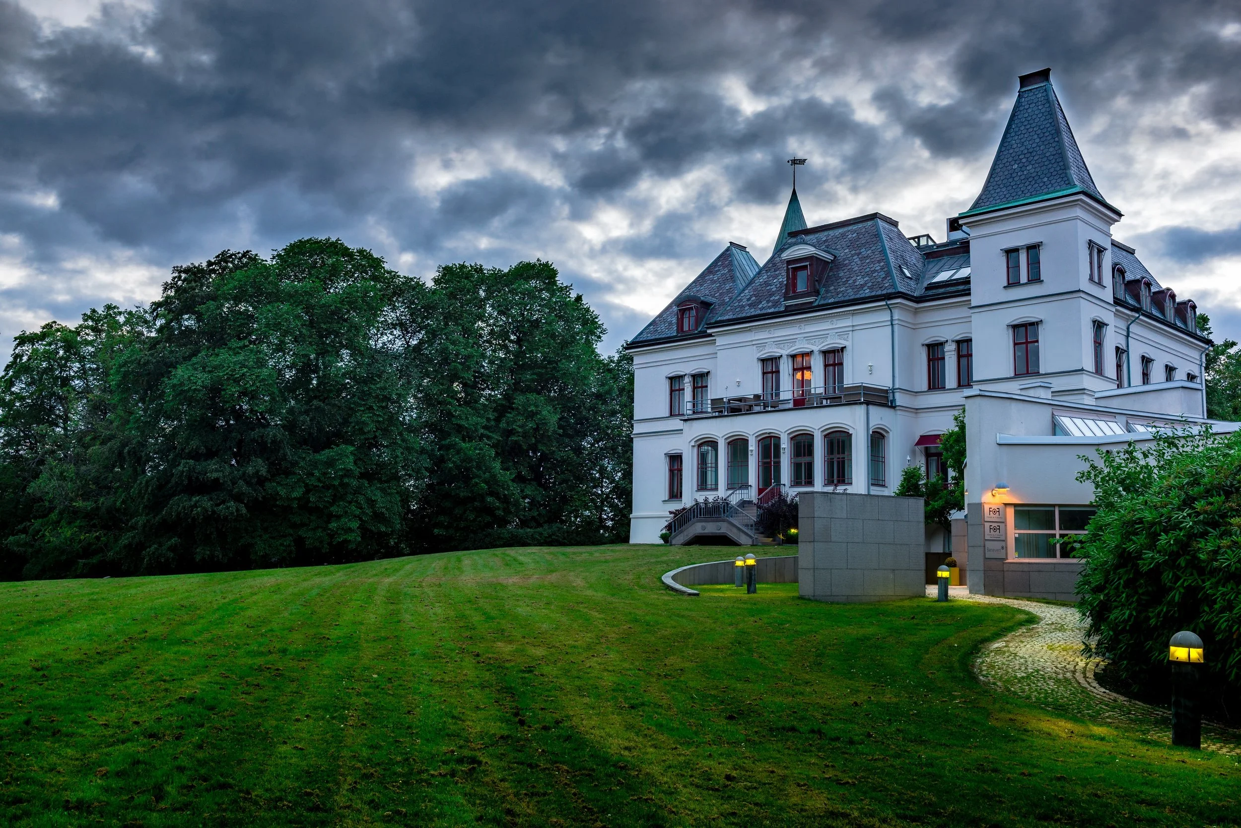 architecture-building-castle-534095.jpg