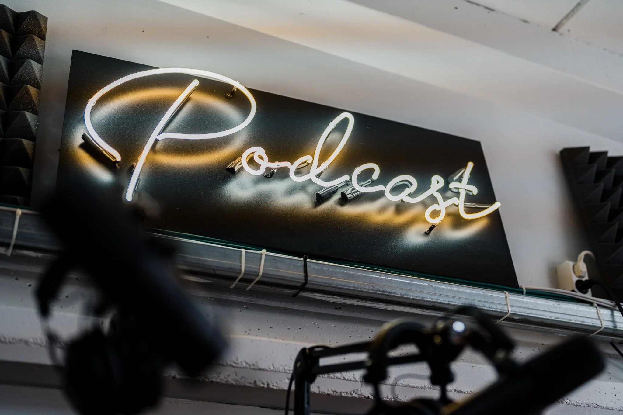 Podcast äänitysstudio ja sen laitteistoa